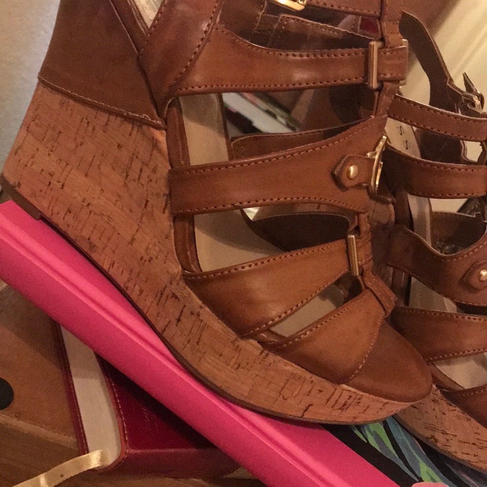 Guess wedges